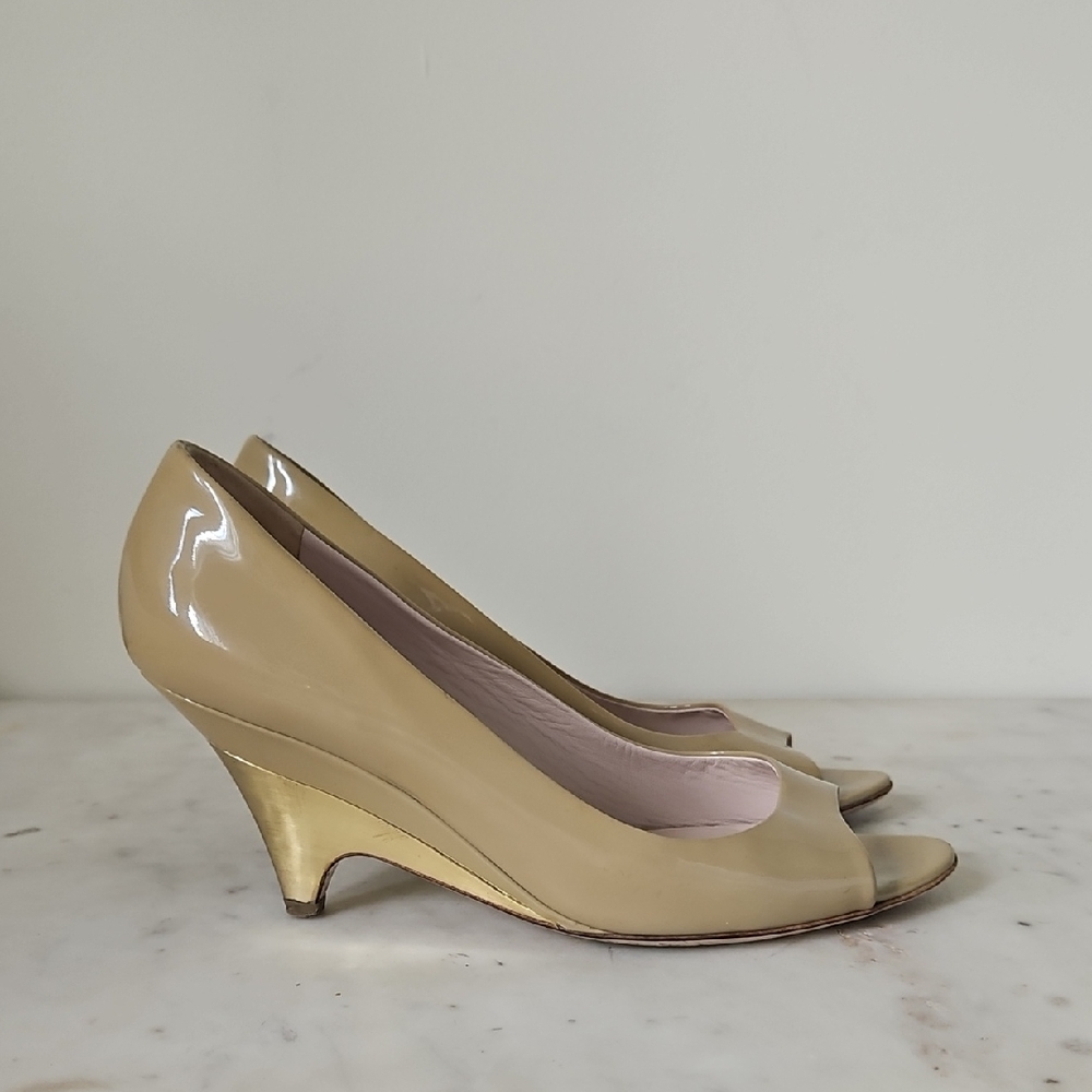 MIU MIU: Gold and Cream Patent Leather Sculptural Heels